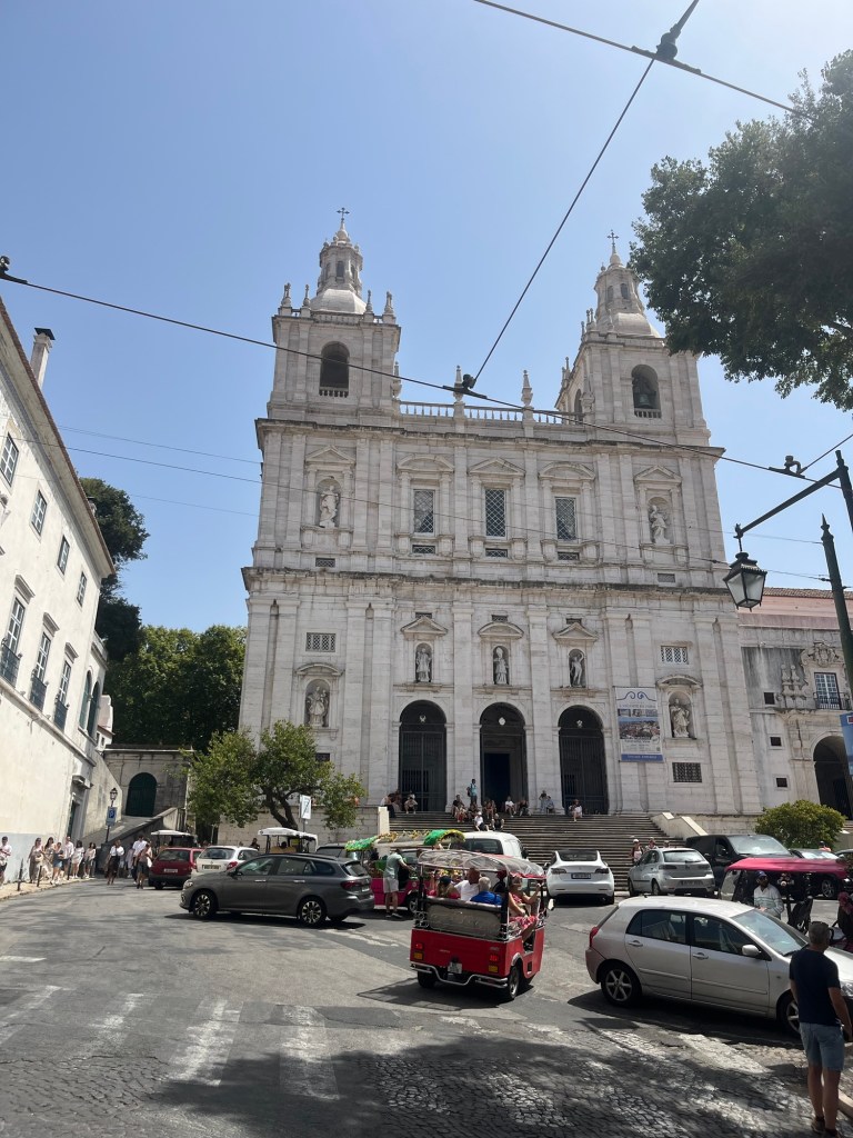 lisbon, lisbon portugal, lisboa card, lisbon card, lisbon things to do for cheap or free, free things to do in lisbon, lisbon streets, lisbon cathedrals, how to travel lisbon cheaply